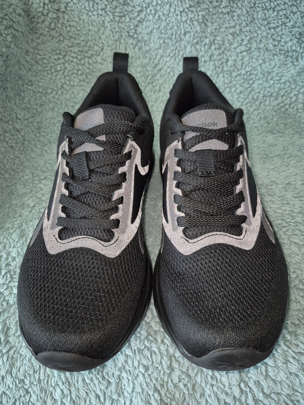 Reebok Aniwa  Men’s Black Low-top Running Sneakers.